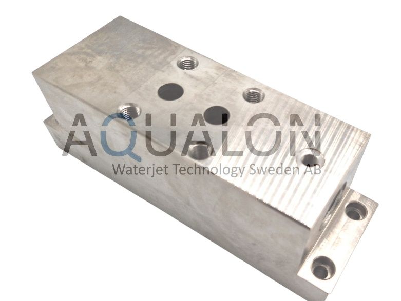 Manifold, 013403-1